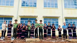 Công an tỉnh Quảng Ngãi và Văn phòng Bộ Công an khởi công xây nhà tình nghĩa và công trình học đường