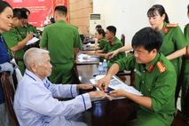 Lực lượng Công an Khánh Hòa góp sức tìm lại tên cho các liệt sĩ