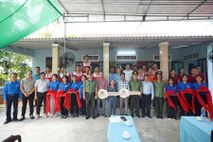 Công an thành phố Huế khánh thành, bàn giao 02 căn nhà tình nghĩa tại xã Đan Điền