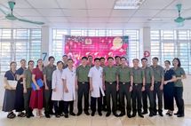 Mang Trung thu đến với bệnh nhi đang điều trị tại Bệnh viện Nhi Thanh Hóa