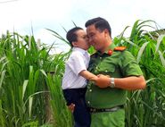 Người "cha đỡ đầu" mang sắc phục Công an nơi vùng đất Sen hồng