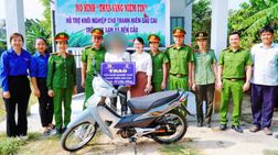Công an xã Bến Cầu, tỉnh Tây Ninh phát huy hiệu quả mô hình “Thắp sáng niềm tin”