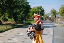 Cán bộ Công an TP Huế cùng người dân nhảy xuống sông cứu người