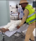 Chạy đua với thời gian, kịp thời đưa người phụ nữ có biểu hiện đột quỵ đến bệnh viện