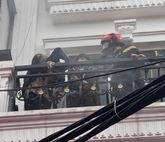 Kịp thời cứu 3 người mắc kẹt trong vụ cháy nhà dân