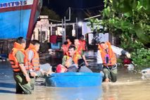 Tuổi trẻ Công an Lâm Đồng tuyến đầu ứng phó với mưa lũ