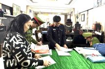 Khởi tố, bắt tạm giam 3 đối tượng tại Công ty TNHH Thương mại vàng bạc Kim Chung về tội trốn thuế