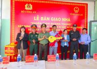 Công an tỉnh Gia Lai: Bàn giao 2 căn nhà đầu tiên trong “Chiến dịch Quang Trung” 