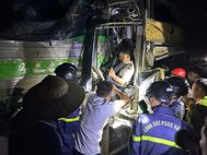 Phối hợp cứu nạn thành công 2 nạn nhân bị mắc kẹt sau tai nạn giao thông 