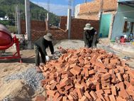 Công an Đắk Lắk xuyên Tết, xuyên đêm dựng nhà cho nhân dân vùng lũ