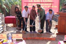 Công an tỉnh Gia Lai khởi công xây, sửa 23 căn nhà có hoàn cảnh khó khăn.