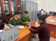 Công an xã Phú Cát kịp thời xác minh, hỗ trợ người dân nhận lại hơn 2 tỷ đồng chuyển khoản nhầm