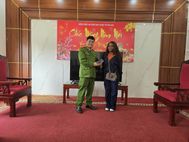 Đồn Công an Sân bay quốc tế Nội Bài hỗ trợ du khách nước ngoài tìm lại tài sản thất lạc