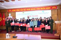 Hải Phòng: Hội Phụ nữ Khối An ninh nhân dân trao quà Tết tặng phụ nữ, trẻ em có hoàn cảnh khó khăn