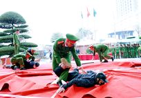 Công an Ninh Bình diễn tập phương án chống cướp tài sản tại ngân hàng