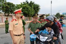 “Điểm dừng chân nghĩa tình” tiếp sức Nhân dân về quê đón Tết