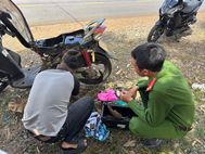 Nghĩa cử đẹp của cán bộ Công an xã trong ngày Tết