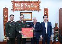 Công an Ninh Bình tổ chức các hoạt động thăm, tri ân, chúc Tết, tặng quà nhân dịp Tết Nguyên đán Bính Ngọ 2026
