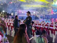 Cảnh sát cơ động đón Tết muộn