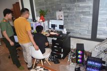 Vững vàng trên "mặt trận không tiếng súng"