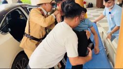 Cảnh sát giao thông Thái Nguyên kịp thời hỗ trợ đưa người bị thương nghiêm trọng đến bệnh viện cấp cứu