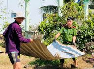 An Giang: Công an xã Vĩnh Thuận kịp thời hỗ trợ người dân khắc phục hậu quả sau lốc xoáy