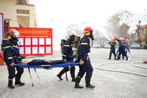 Công an Lạng Sơn chủ động diễn tập phương án chữa cháy, cứu nạn tại điểm bầu cử