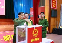 Cử tri Công an tỉnh Công an tỉnh Hà Tĩnh hòa chung với ngày hội non sông