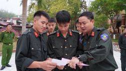 Điện Biên: Sắc phục gửi gắm niềm tin qua lá phiếu