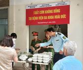 Lan tỏa yêu thương từ những “Suất cơm không đồng” tại xã Hoài Đức (Hà Nội)