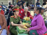 Công an Cà Mau lan tỏa nghĩa tình, vun đắp khối đại đoàn kết toàn dân tộc dịp Tết Chôl Chnăm Thmây