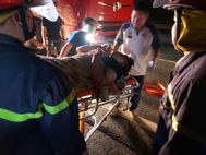 Giải cứu thành công 02 nạn nhân mắc kẹt trong cabin sau tai nạn giao thông trên cao tốc