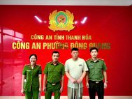 Thanh Hoá: Công an phường Đông Quang trả lại tài sản thất lạc cho người nước ngoài