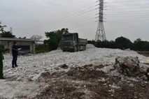 Hưng Yên: Đề nghị truy tố đối tượng chôn, lấp trái phép chất thải rắn công nghiệp quy mô lớn