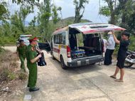 Cảnh sát 113 đưa người bị tai nạn giao thông đi cấp cứu kịp thời