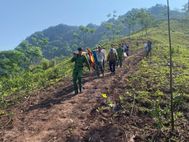 Sơn La: Nhanh chóng vượt 02km đường rừng núi trơn trượt để đưa bệnh nhân đi cấp cứu