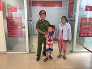 Hà Nội: Công an phường Bạch Mai phát hiện, giúp đỡ cháu bé đi lạc về với gia đình trong dịp nghỉ lễ 30/4 – 1/5