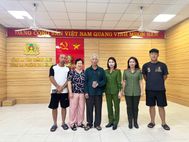 Quảng Ninh: Công an phường Cao Xanh hỗ trợ người nước ngoài lớn tuổi đi lạc tìm người thân