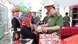 Lạng Sơn: Công an xã Nhất Hòa triển khai mô hình “Gian hàng 0 đồng” tại chợ phiên