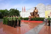 Hành trình về với "Lời dạy của Bác"