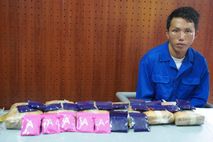 Điện Biên: Bắt giữ đối tượng vận chuyển trái phép 10 bánh heroin và 07 bánh ma túy tổng hợp