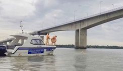 Kịp thời cứu sống người đàn ông nhảy cầu trên sông Cổ Chiên, tỉnh Vĩnh Long
