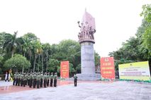 Cụm thi đua số 8 - Khối các đơn vị trực thuộc Bộ Công an tổ chức các hoạt động sinh hoạt chính trị, về nguồn tại tỉnh Tuyên Quang