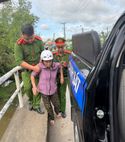 Kịp thời hỗ trợ đưa người dân bị ngất xỉu đến cơ sở y tế cấp cứu