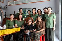 Về nguồn, tặng quà Mẹ Việt Nam anh hùng 