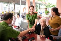 Công an thành phố Cần Thơ tổ chức thu nhận mẫu ADN cho hơn 2.700 thân nhân liệt sĩ chưa xác định danh tính
