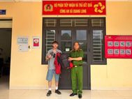 Cao Bằng: Du khách người Anh viết thư cảm ơn sau khi được Công an xã Quang Long trao trả tài sản