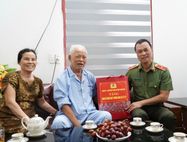 Thanh Hóa: Dâng hương tri ân các Anh hùng liệt sĩ và tặng quà các gia đình có công với cách mạng
