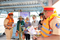 Công an thành phố Cần Thơ tăng cường bảo đảm an toàn giao thông đường thủy mùa mưa bão
