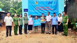 Trao tặng “Mái ấm tình thương” đến phụ nữ nghèo biên giới Ia O